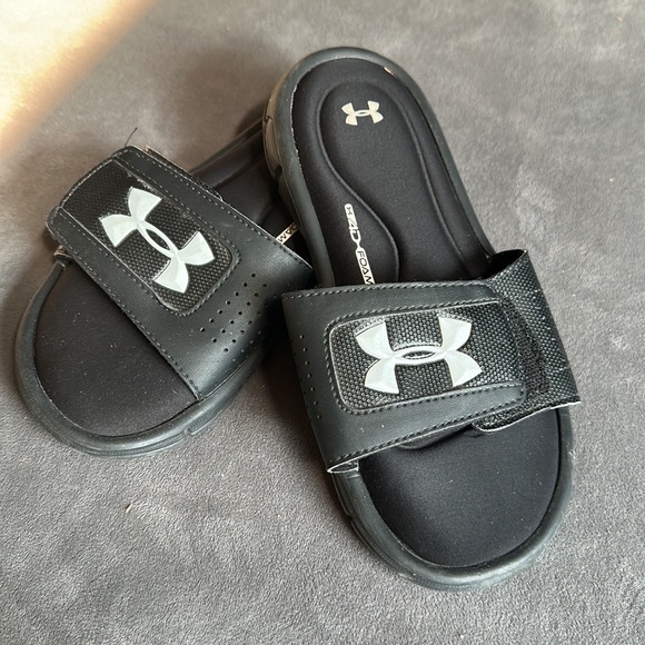 Under Armour youth Velcro slides - Picture 2 of 3